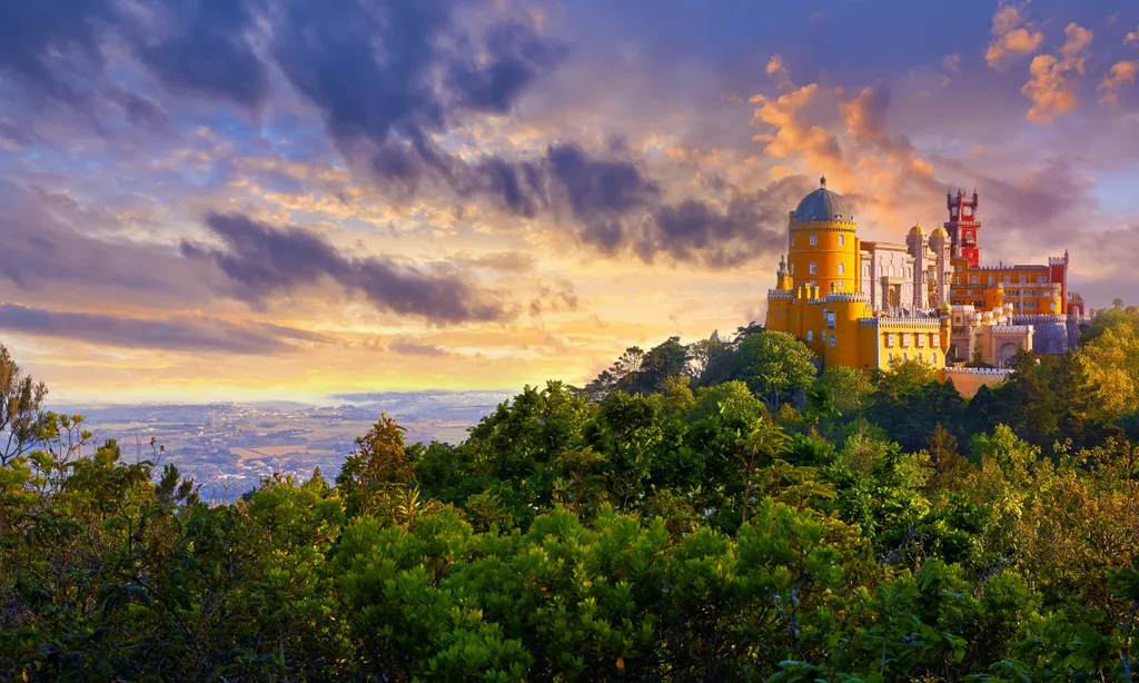 Mist and Magic: Morning Atmosphere at Palácio da Pena
